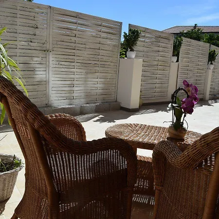 Oda ve Kahvaltı Nicole 3*