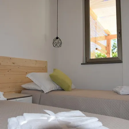 Nicole Oda ve Kahvaltı Santa Maria Del Cedro