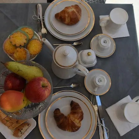 Oda ve Kahvaltı Nicole